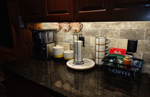 Glenville House | Cozy Mountain Retreat close to Lake Glenville