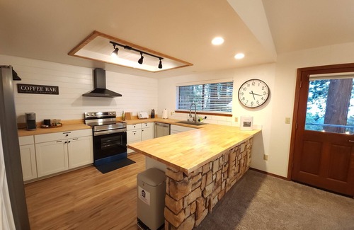 Shingletown Cabin | Cozy Mountain View Cabin on a private road near Lassen Park and Burney Falls.