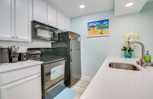 Myrtle Beach Apartment | Cozy Myrtle Beach Getaway: 1 Block to Ocean!