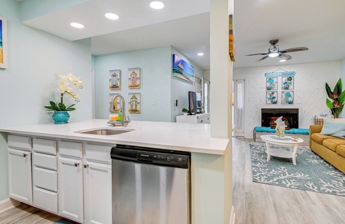 Myrtle Beach Apartment | Cozy Myrtle Beach Getaway: 1 Block to Ocean!