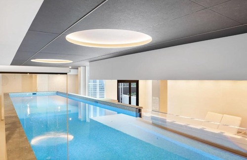Hawthorn Apartment | Cozy Nest in Prime Hawthorn w parking & pool