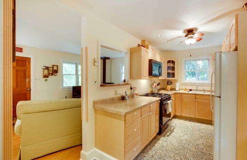 Montebello Cottage | Cozy 'Nonny Cottage' Near Appalachian Trail!