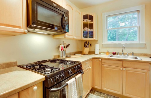 Montebello Cottage | Cozy 'Nonny Cottage' Near Appalachian Trail!