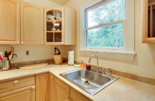 Montebello Cottage | Cozy 'Nonny Cottage' Near Appalachian Trail!