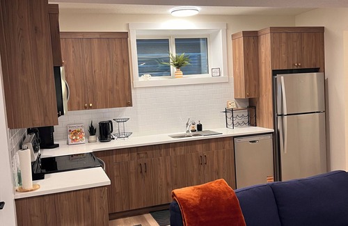 Calgary House | Cozy NW Calgary Suite| 15 mins to Airport| 25min to Downtown| 1 hr to Banff