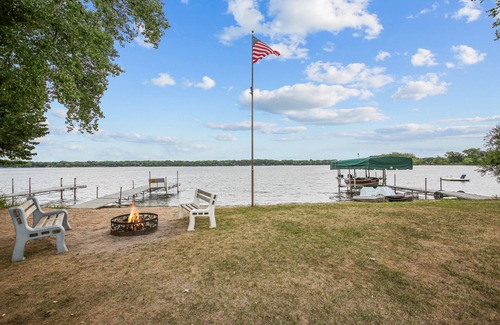Annandale Cabin | Cozy Oasis on Bass Lake!