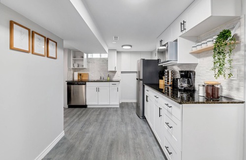 Windsor House | Cozy & Pet Friendly 2BR w/parking, mins from highway.