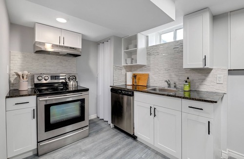 Windsor House | Cozy & Pet Friendly 2BR w/parking, mins from highway.