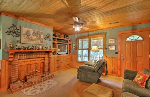 Pine Mountain House | Cozy Pine Mountain Cabin with Screened Porch and Yard!