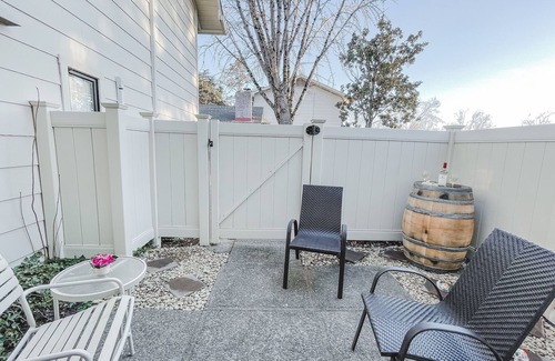 Napa Condo | Cozy Premium Jr. Suite, In Beautiful Napa Valley -Perfect for Couples