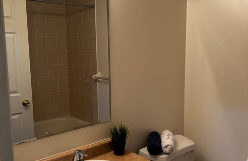 Ajax House | Cozy Private Den in Ajax