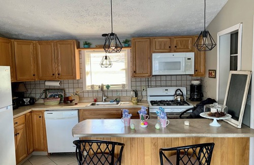 Coventry Lake House | Cozy private house on Coventry Lake .Large deck own beach