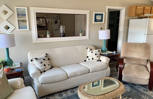 Coventry Lake House | Cozy private house on Coventry Lake .Large deck own beach