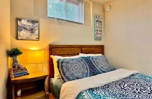 Rainier Valley House | Cozy Private Room with Shared Bathroom on the 1st Floor - Conveniently Located near SeaTac Airport and Downtown