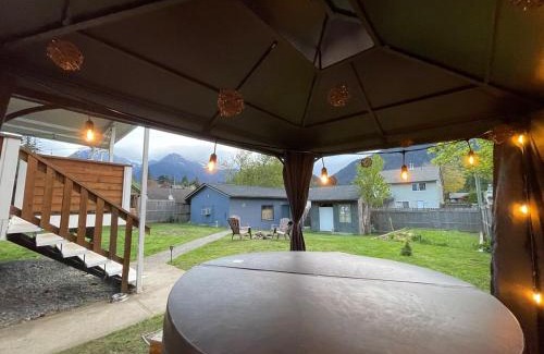 Hope Apartment | Cozy Private Suite with HOT TUB fire pit and AC!