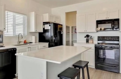 Utah County House | Cozy Rambler with Beautiful Mountains Views! Sleeps 7