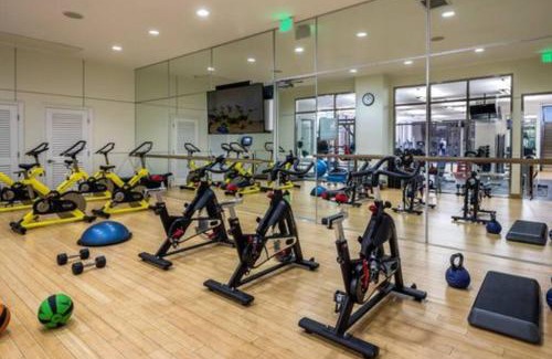 Westwood Apartment | Cozy Resort-Style Experience - Garden View