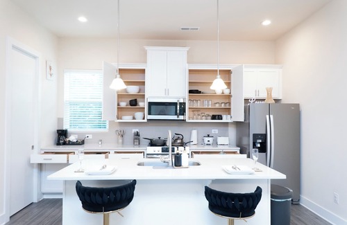 Charlotte Apartment | Cozy Retreat near Uptown Charlotte with Free Parking & Wi-Fi