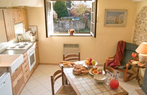 Semur-en-Auxois House | Cozy Riverfront House with Views in Charming Medieval Town - Discounts Available