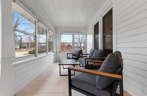 Suamico House | Cozy Riverfront Retreat
