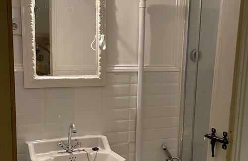Sant Feliu de Guixols Apartment | Cozy Room Gecko. With full bathroom, kitchenette, and independent access.