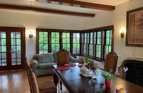 West Point Grey House | Cozy room in a house with share living room, near Spanish Banks Beach