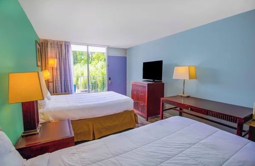 Kernersville Hotel | Cozy Room Perfect for Budget-Conscious Travelers in Kernersville