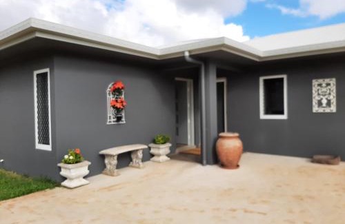 Atherton House | Cozy Room with Separate Entrance and Ensuit Bathroom