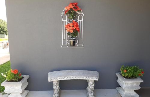 Atherton House | Cozy Room with Separate Entrance and Ensuit Bathroom