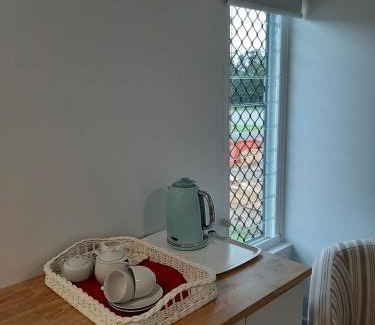 Atherton House | Cozy Room with Separate Entrance and Ensuit Bathroom