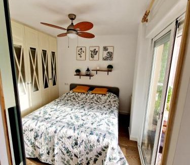 Playa Pobla de Farnals Apartment | Cozy Rustic Home
