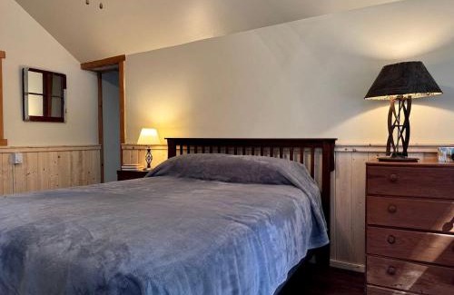 Pecos House | Cozy Rustic Cabin with Riverside Patio on the Pecos River – Pecos, New Mexico