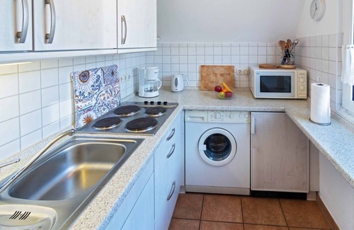 Harlesiel House | Cozy rustic Nurdachhaus Am Yachthafen, particularly suitable for dogs.