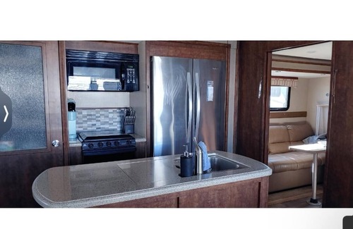 Palmetto House | Cozy RV with WiFi, Wood Deck w/awning in marvelous Palmetto