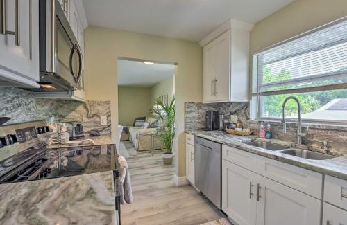 Indian Beach Sapphire Shores Apartment | Cozy Sarasota Retreat - 3 Blocks to the Coast!
