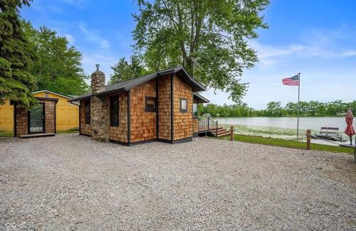 Leesburg House | Cozy & Scenic Lakeside Retreat