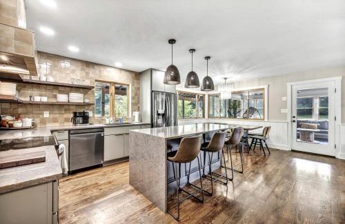 Ava House | Cozy Secluded Cabin with Games and Hot-tub in Sarahsville, Ohio
