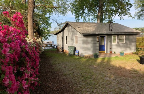 Mayhew Cottage | Cozy, Secluded Cottage With Great Views of Lake Norman - Right On The Water