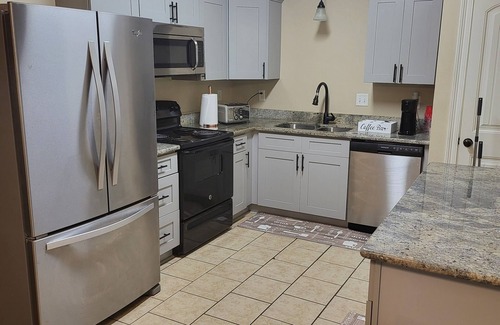 Broadmoor House | Cozy secluded retreat close to shopping!