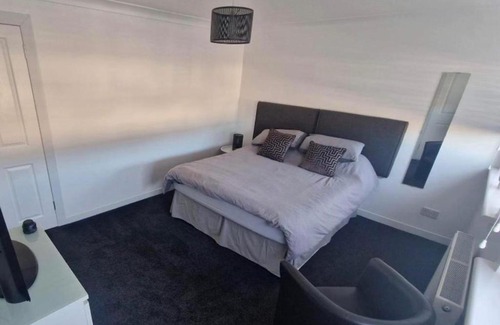 Shotts House | Cozy Shotts House with 2 Bedrooms