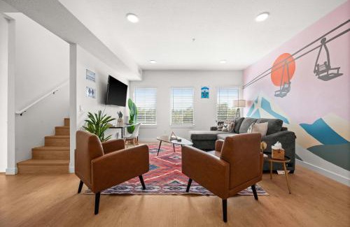 People's Freeway House | Cozy Ski Lodge 2BR 2BA Rooftop Garage