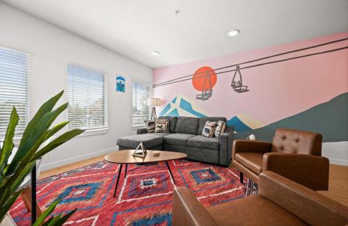 People's Freeway House | Cozy Ski Lodge 2BR 2BA Rooftop Garage