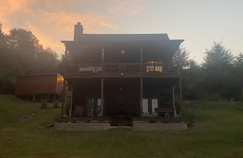 Double Springs House | Cozy Smith Lake Cabin with Flat Lot in Double Springs/Bankhead- Pet Friendly