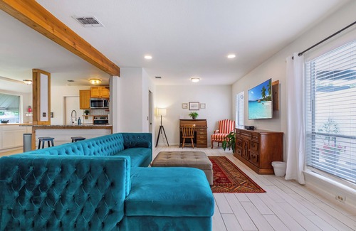 Live Oak House | Cozy & Spacious Fam Home by Live Oak Park & I-35