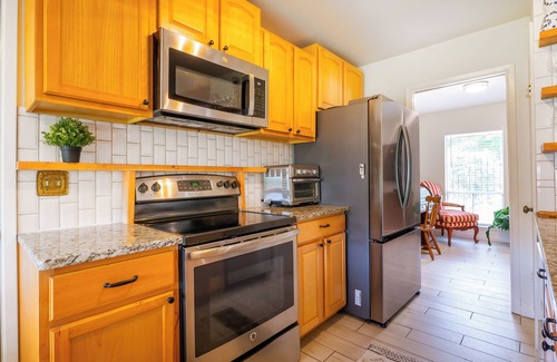 Live Oak House | Cozy & Spacious Fam Home by Live Oak Park & I-35