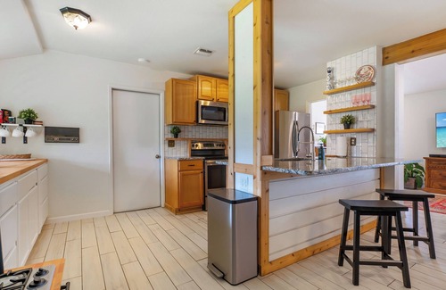 Live Oak House | Cozy & Spacious Fam Home by Live Oak Park & I-35