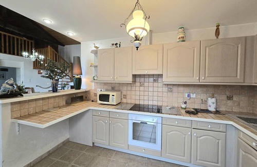 Mazeyrolles Cottage | Cozy Stone Cottage Near Monpazier, Fireplace, Large Garden, Family & Pet Friendly