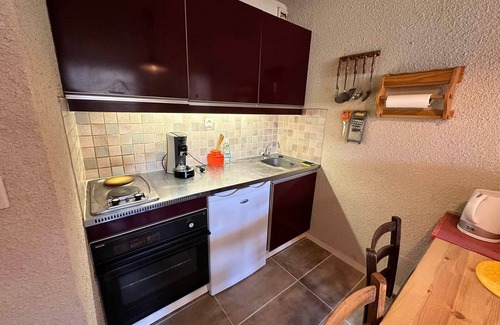 Correncon-en-Vercors Apartment | Cozy studio at the foot of slopes, south balcony, parking