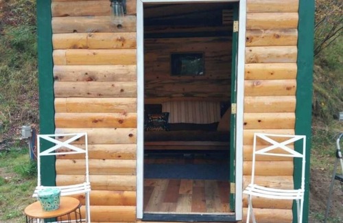 Knik-Fairview Cabin | Cozy studio cabin in Wasilla for a peaceful getaway