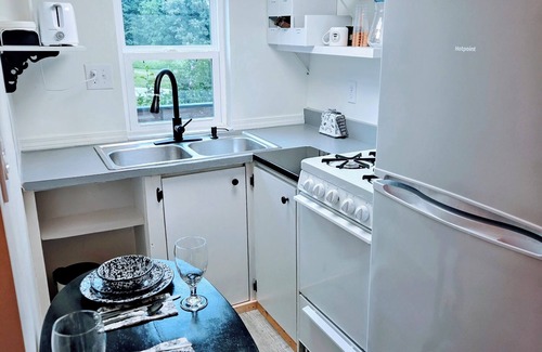 Fountain Run House | Cozy Studio Cabin Tiny House